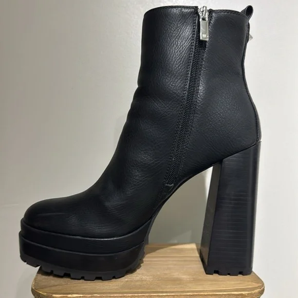 JLO Black Heeled Boots with Chunky High Heel and Platform Sole - Picture 1 of 9